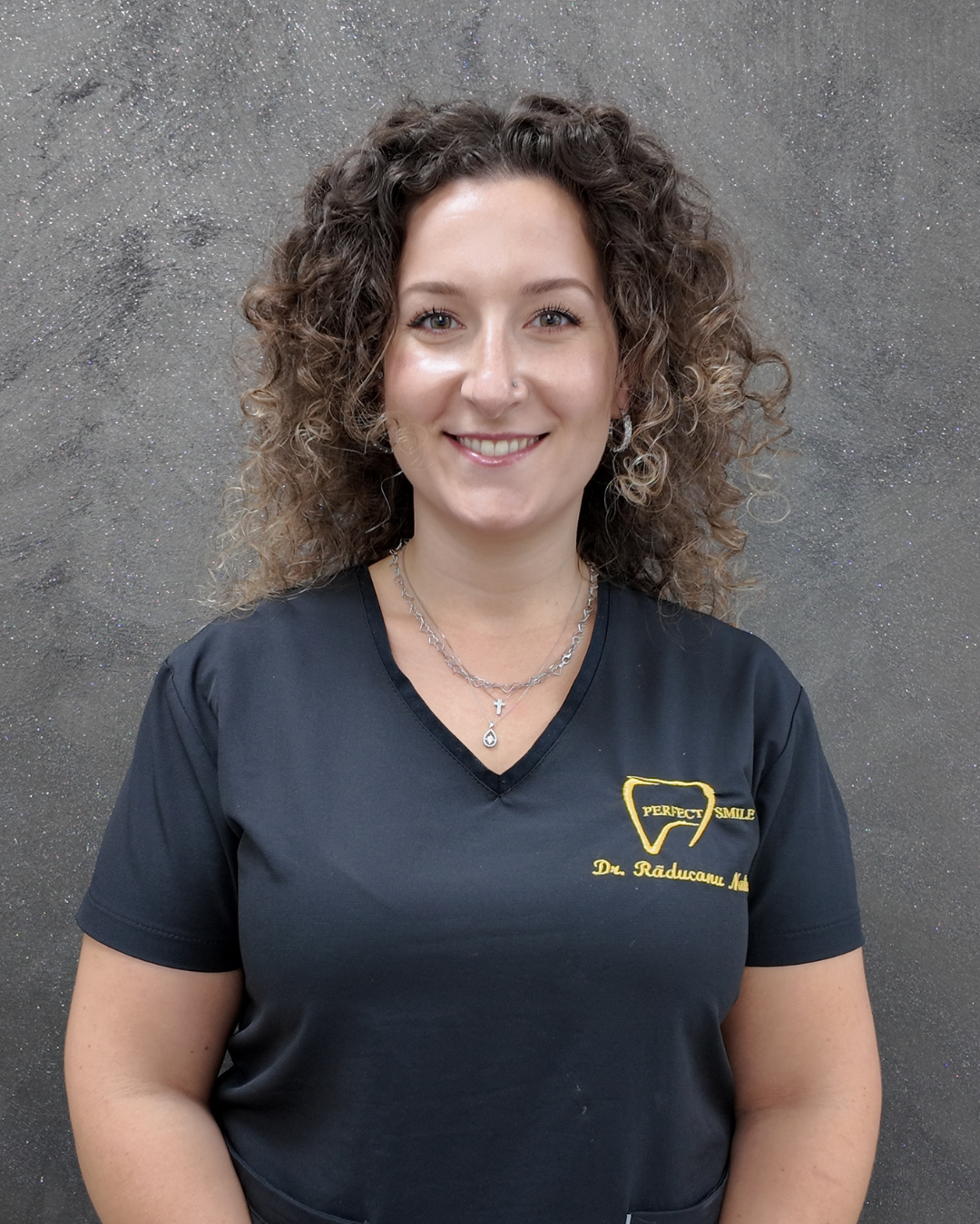 Dr. Nadine Răducanu - Medic Stomatolog la clinica stomatologică PerfectSmileGlim Vârteju